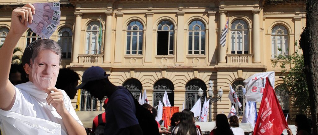 Sob Tarcísio, educação paulista aprofunda processos de privatização, precarização e exclusão escolar