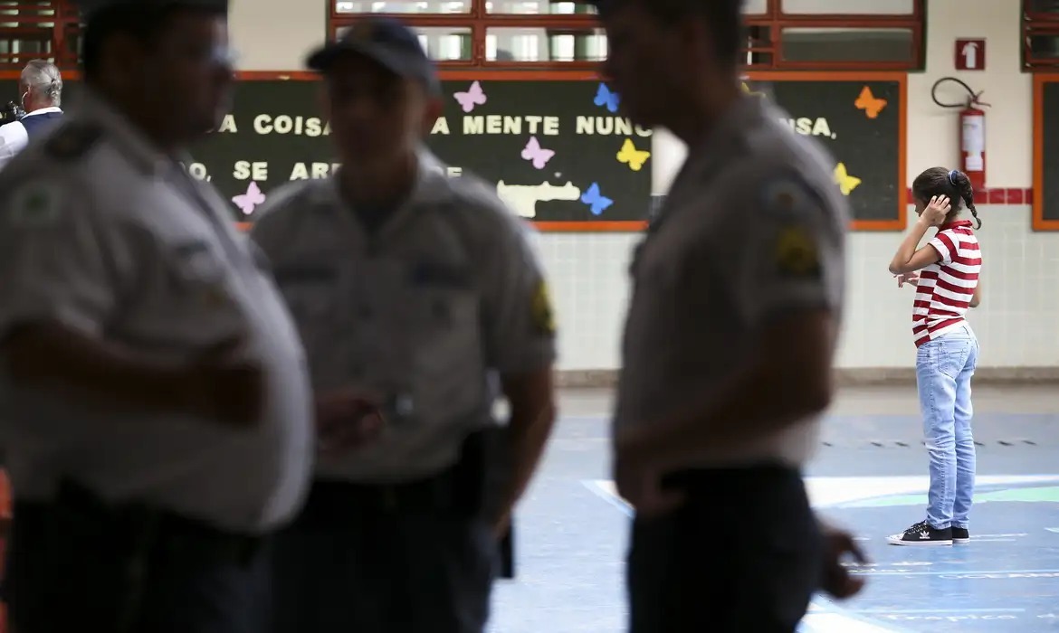 Em implementação, modelo de escolas cívico-militares de São Paulo segue questionado juridicamente